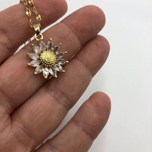 18K Gold Plated Stainless Steel "Flower" Necklace Waterproof Hypoallerge… - Picture 6 of 11